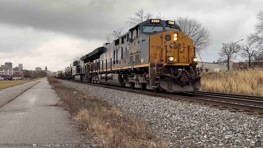 CSX 3369 leads M369.